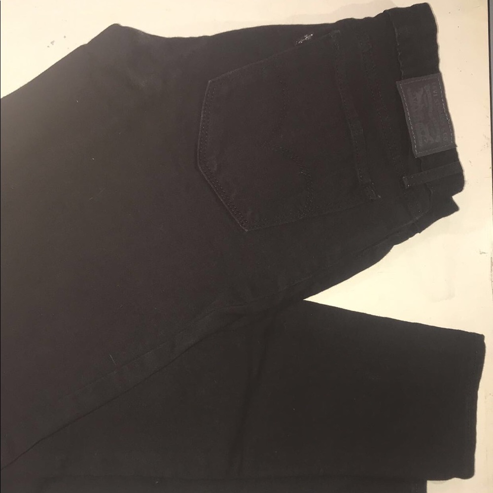 Black denim Levi jeans